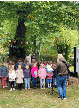 Auftritt Schulchor in Zimmernsupra